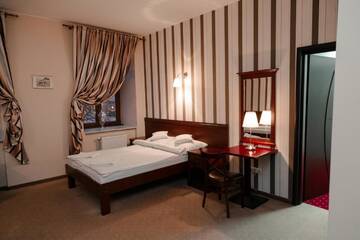 Фото номера Трехместный номер Хостелы Rynek 6 retro pub &amp; hostel г. Радом 2