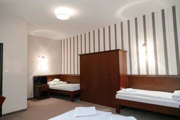 Фото номера Трехместный номер Хостелы Rynek 6 retro pub &amp; hostel г. Радом 3