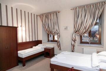 Фото номера Четырехместный номер Хостелы Rynek 6 retro pub &amp; hostel г. Радом 4